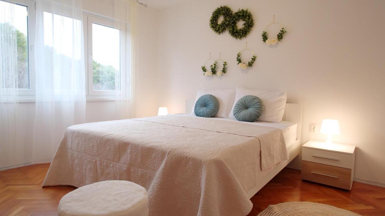 Apartma Arena With 3 Bedrooms In The Center