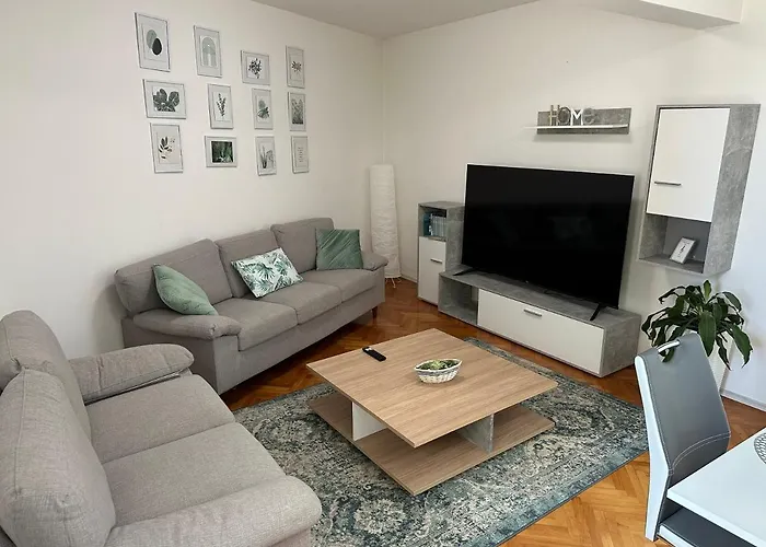 Arena Apartment With 3 Bedrooms In The City Center
